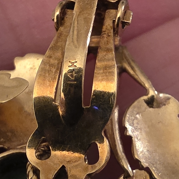 14 Karat Gold Leaf Clip-On Earrings with Green Jade Heart Leaves - Picture 10 of 11